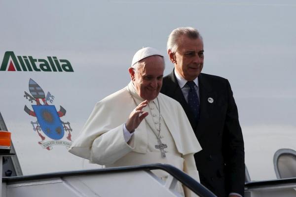 Pope bids Kenyans bye